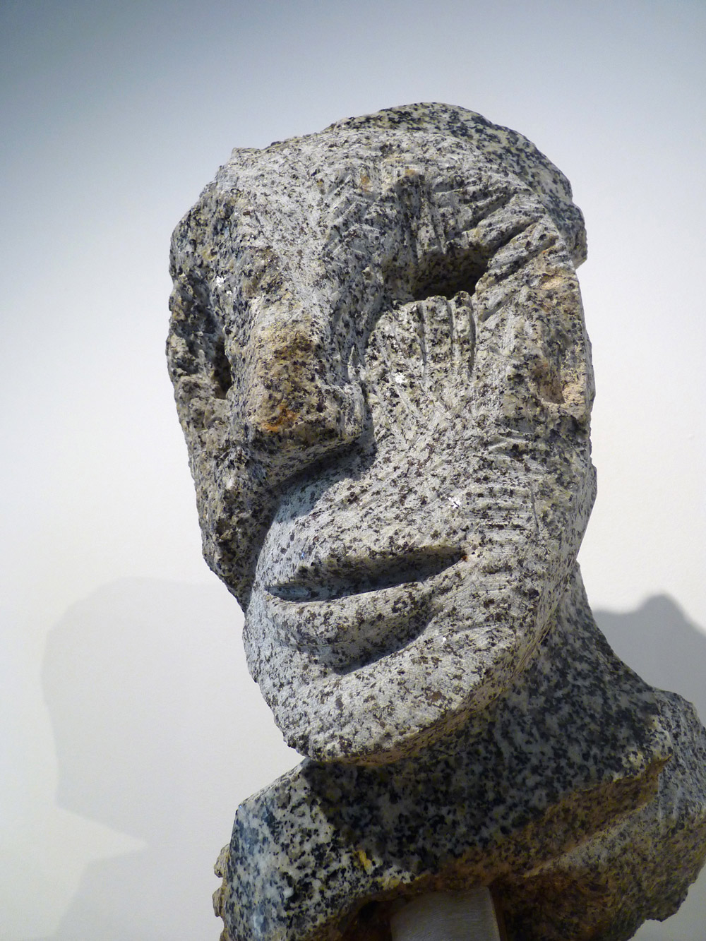 Jean-Yves GOSTI - "Petit Janus" - 2016 - Granit de Bretagne - 36 x 18,5 x 17 cm