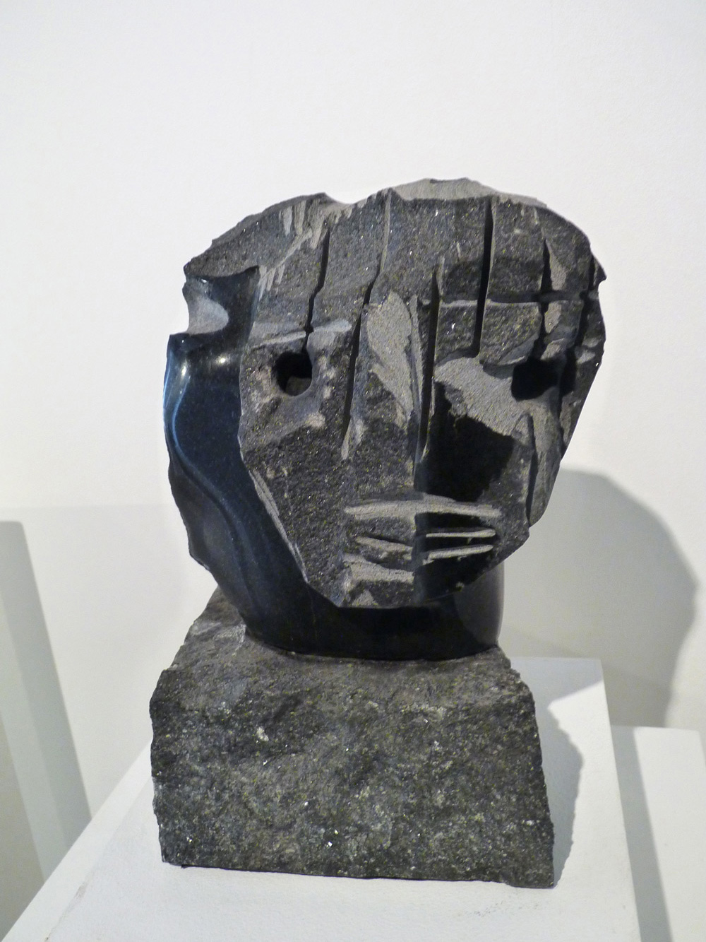 Jean-Yves Gosti - "Visage" - 2016 - Assemblage de granit noir - 25 x 14,5 x 14,5 cm