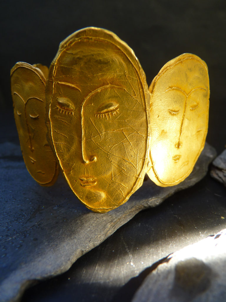 Manchette sculpture 2017 - série « Faces » motifs 2012- bronze doré à l’or fin 30 ex (variante) - Christophe Tissot