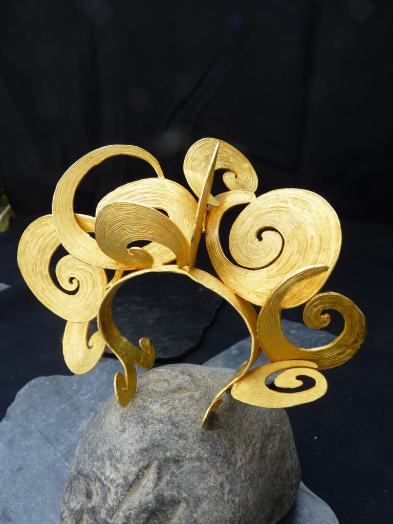 Manchette sculpture 2012 - série « Alpha » bronze doré à l’or fin Pièce unique - Christophe Tissot