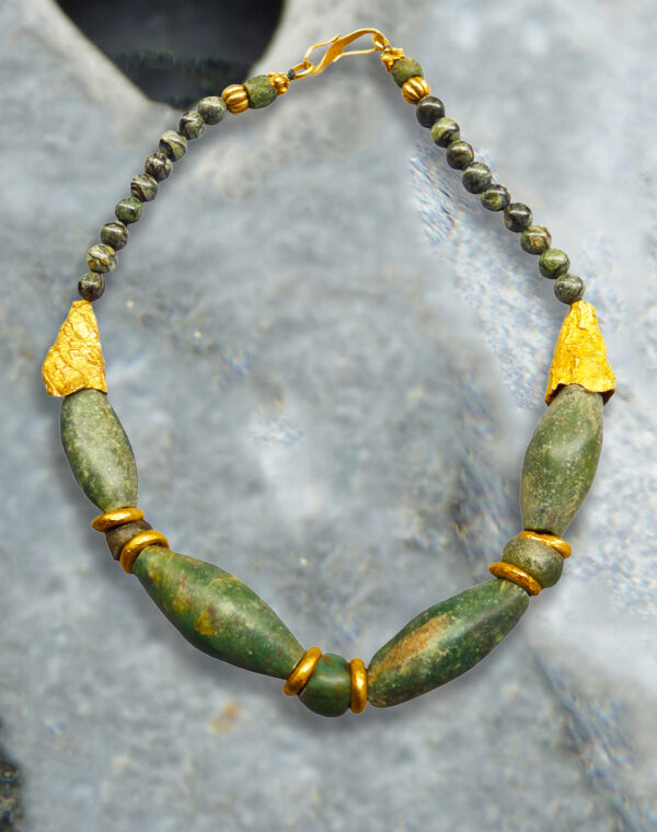COLLIER